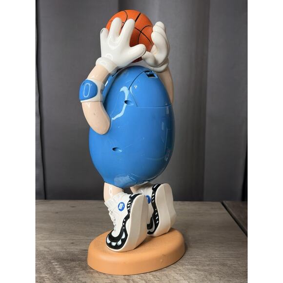 Vintage unused M&M blue basketball player candy dispenser - Picture 4 of 7